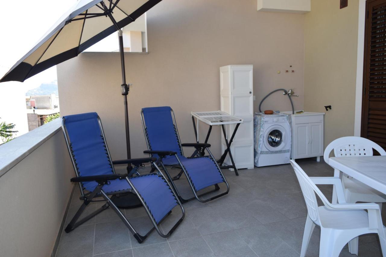 Casa Vacanze Lombardo Санта Тереза ди Рива Екстериор снимка