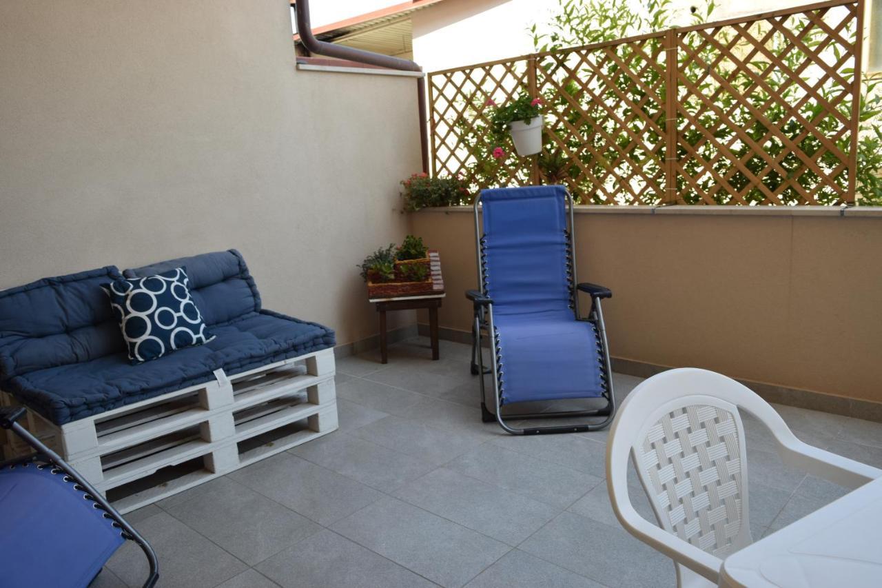 Casa Vacanze Lombardo Санта Тереза ди Рива Екстериор снимка
