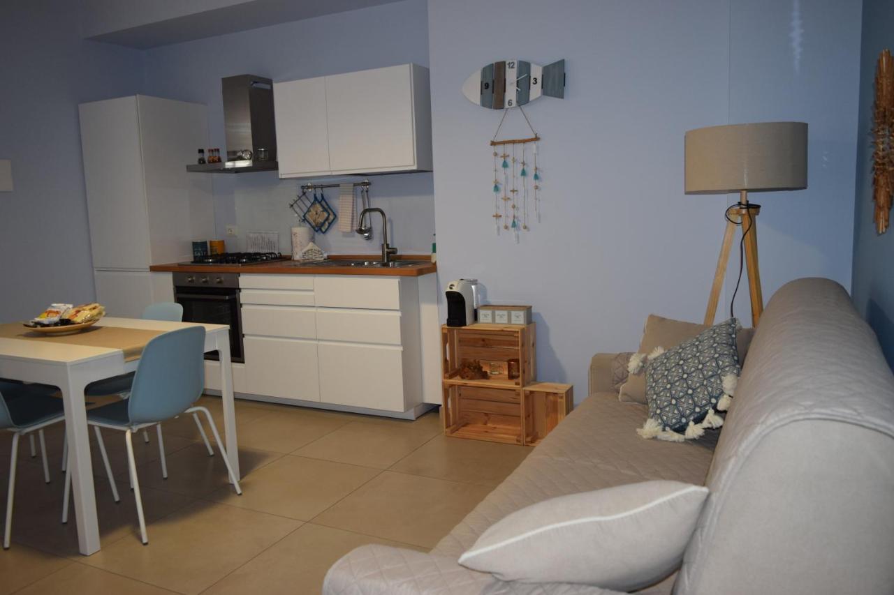 Casa Vacanze Lombardo Санта Тереза ди Рива Екстериор снимка