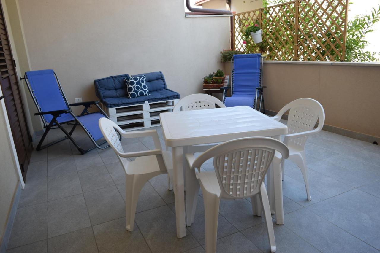 Casa Vacanze Lombardo Санта Тереза ди Рива Екстериор снимка