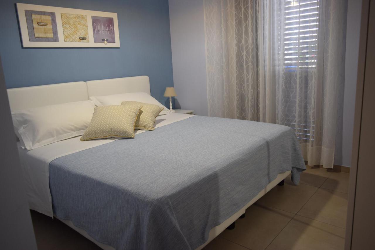 Casa Vacanze Lombardo Санта Тереза ди Рива Екстериор снимка