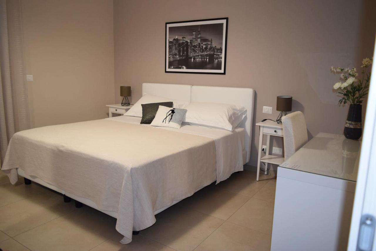 Casa Vacanze Lombardo Санта Тереза ди Рива Екстериор снимка