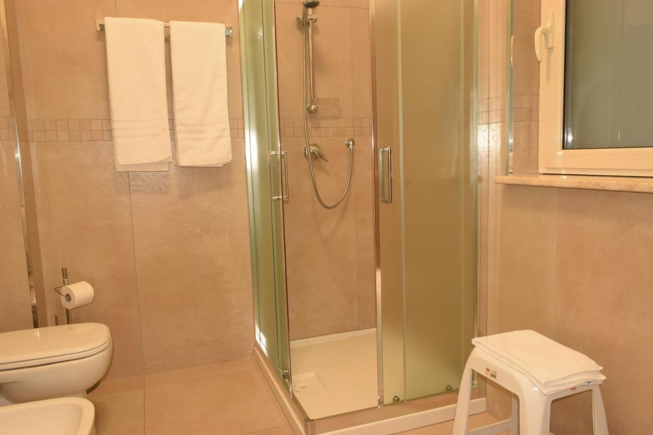 Casa Vacanze Lombardo Санта Тереза ди Рива Екстериор снимка