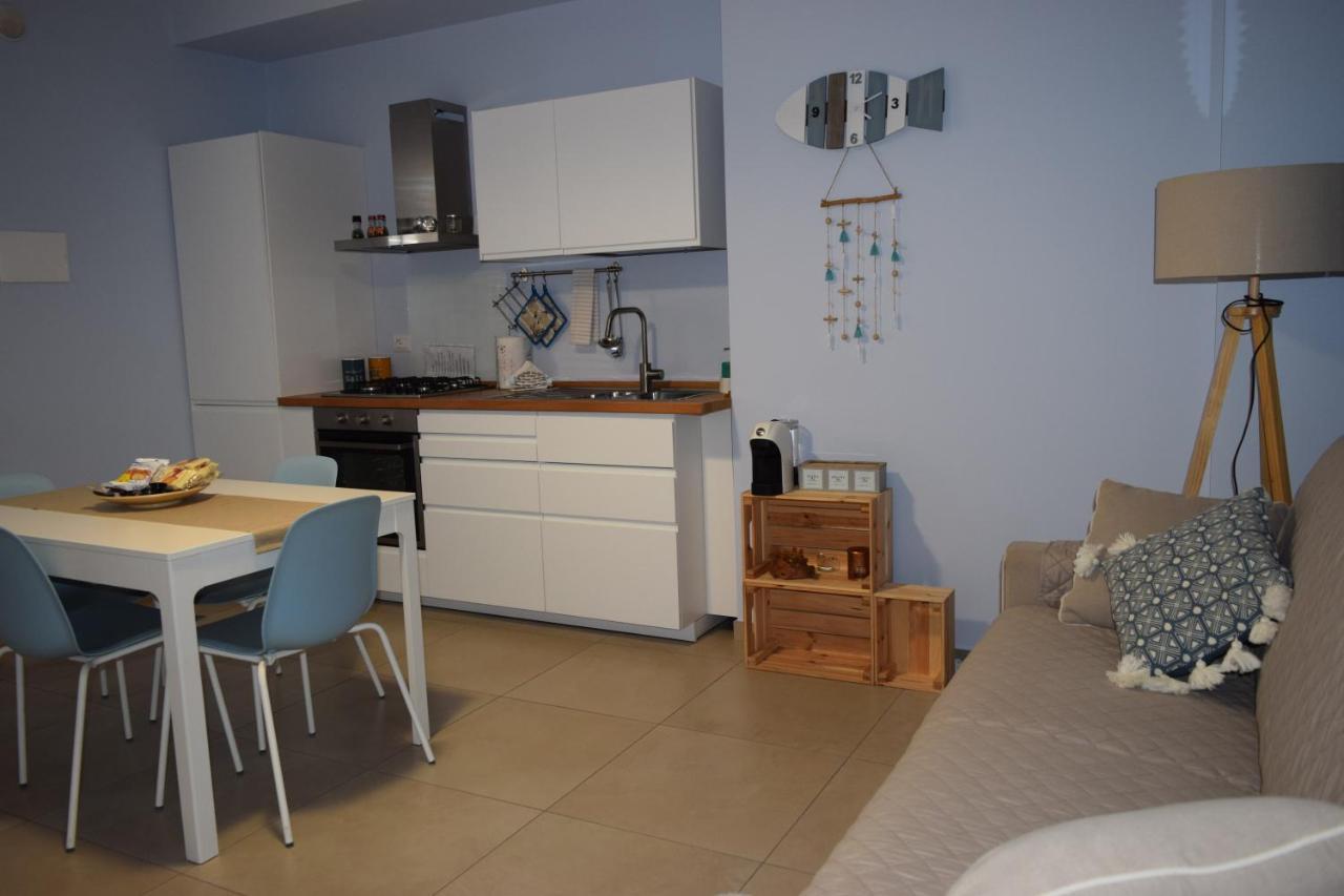 Casa Vacanze Lombardo Санта Тереза ди Рива Екстериор снимка