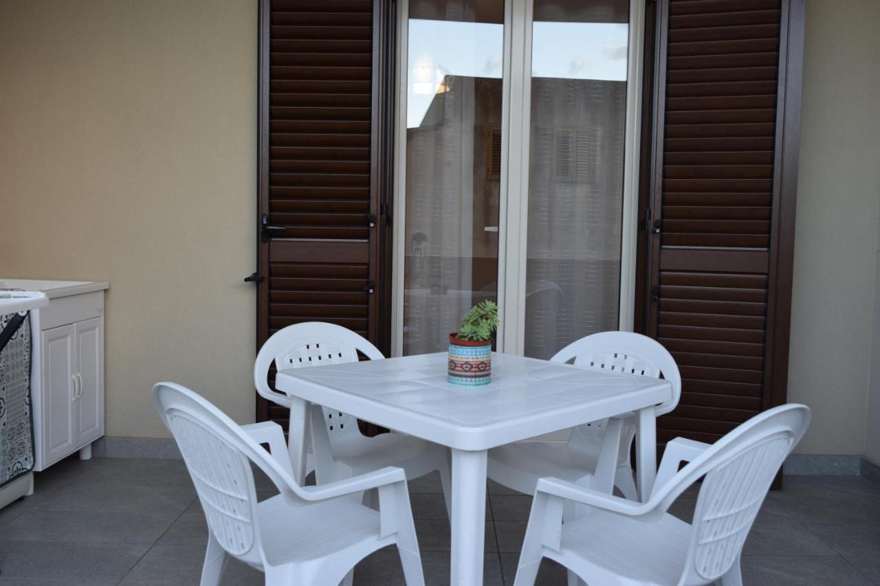 Casa Vacanze Lombardo Санта Тереза ди Рива Екстериор снимка