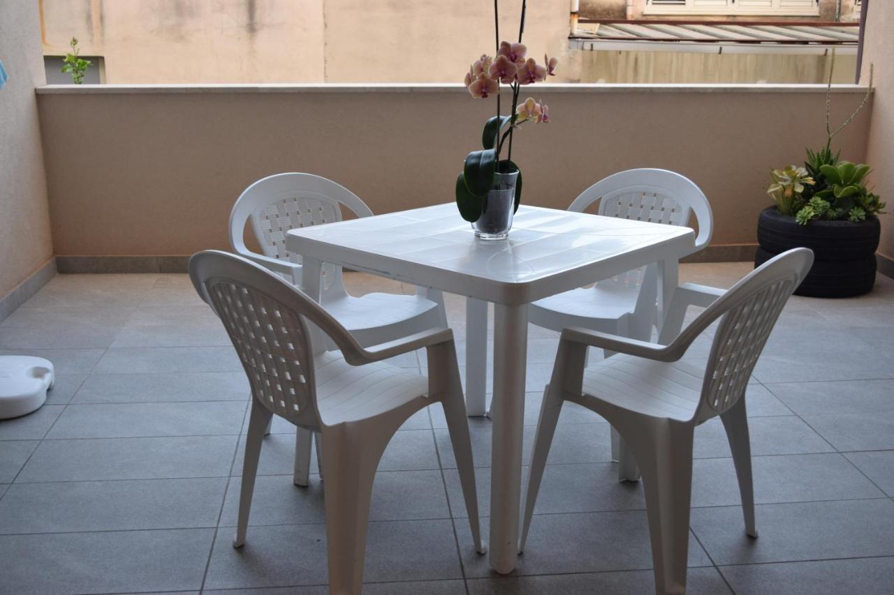 Casa Vacanze Lombardo Санта Тереза ди Рива Екстериор снимка