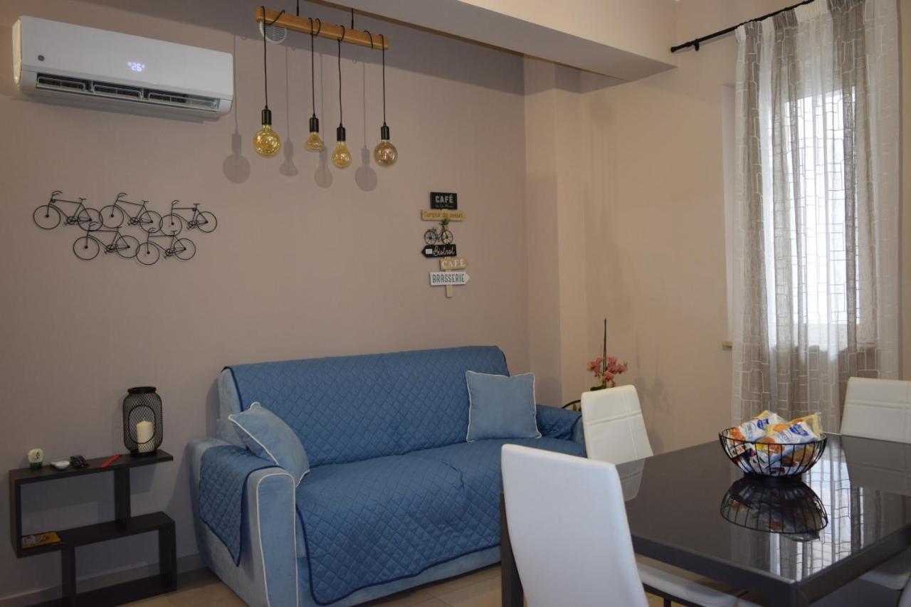 Casa Vacanze Lombardo Санта Тереза ди Рива Екстериор снимка