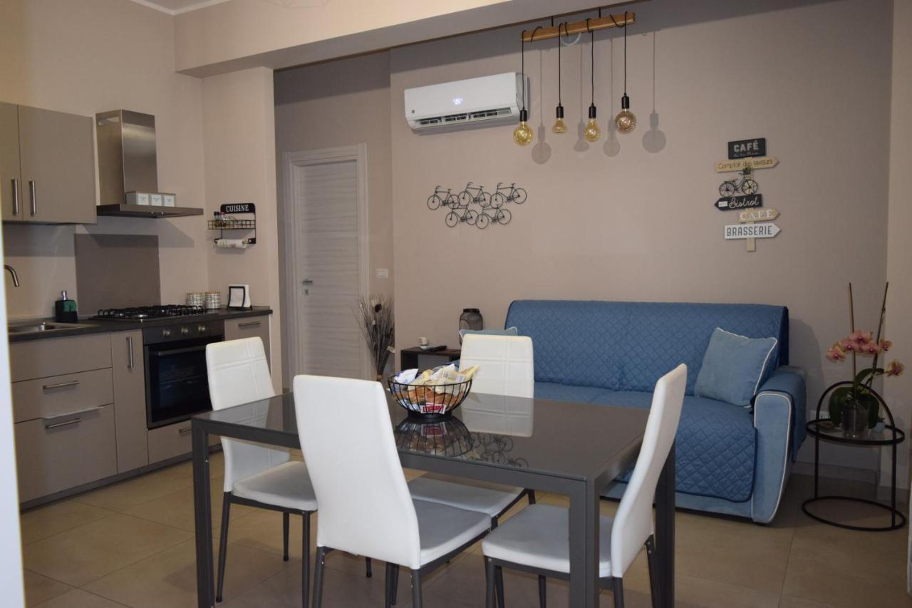 Casa Vacanze Lombardo Санта Тереза ди Рива Екстериор снимка