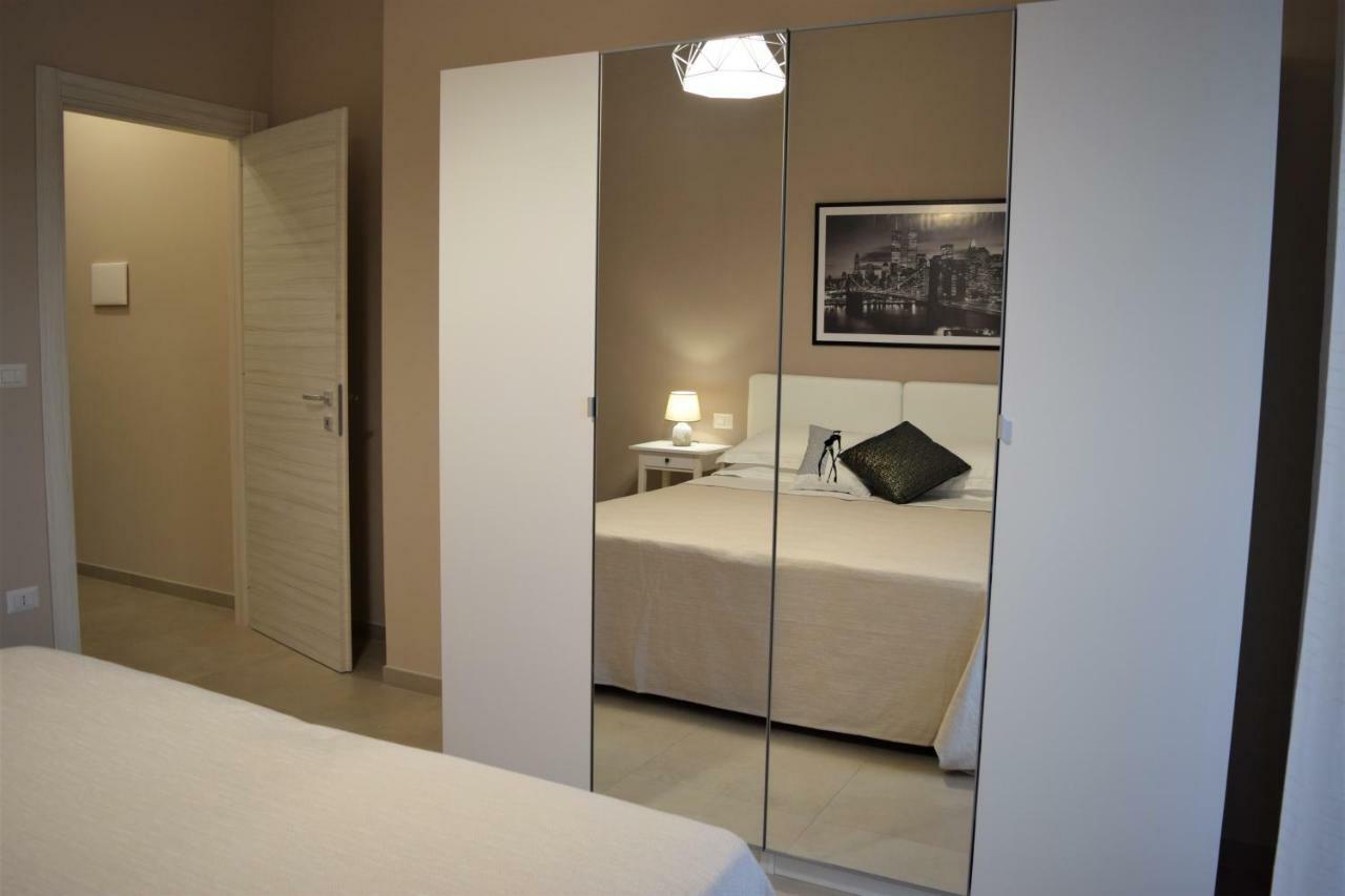 Casa Vacanze Lombardo Санта Тереза ди Рива Екстериор снимка