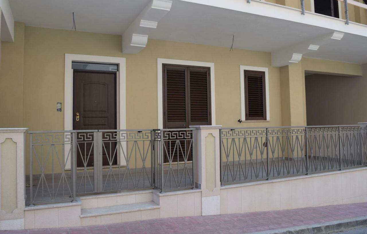 Casa Vacanze Lombardo Санта Тереза ди Рива Екстериор снимка