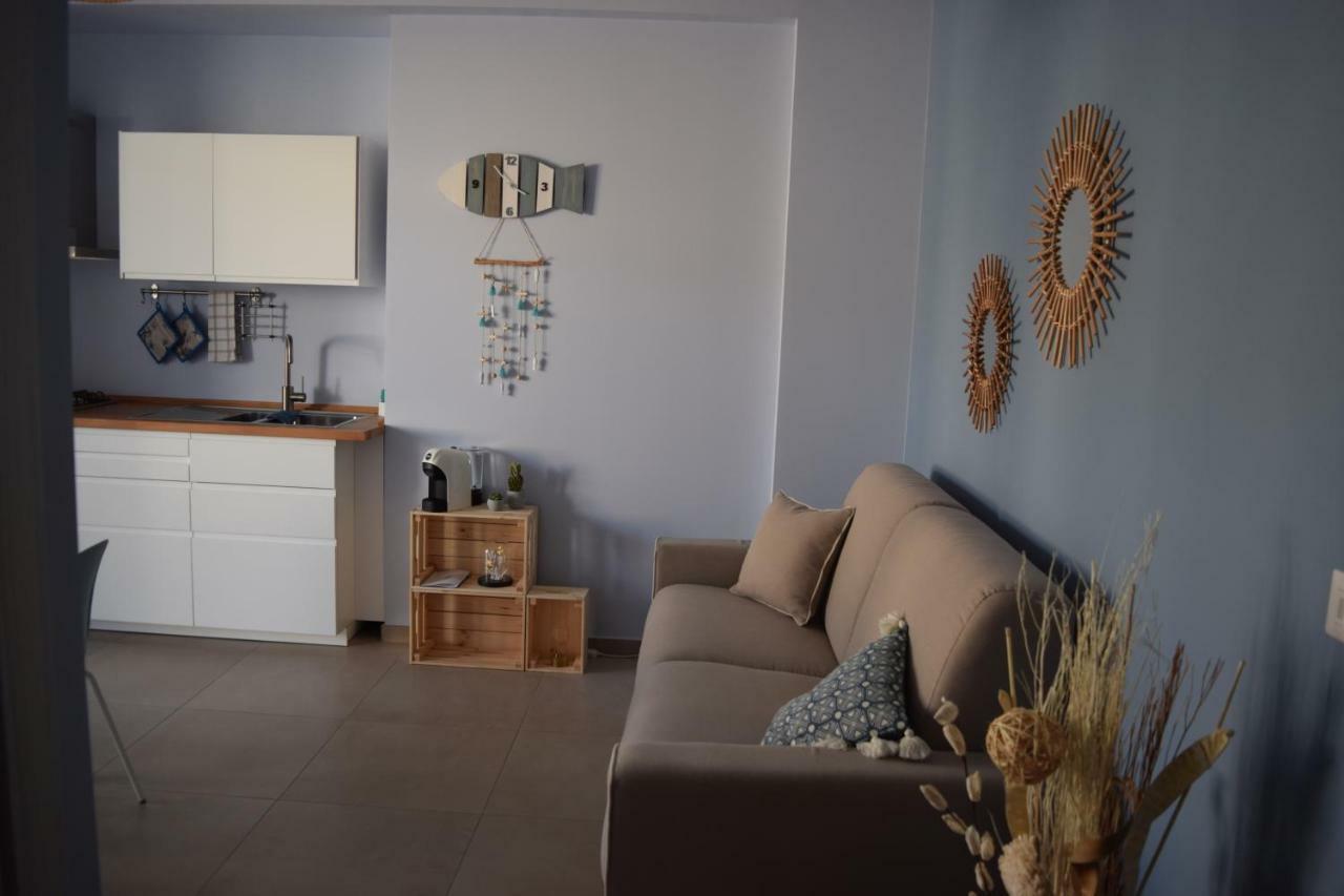 Casa Vacanze Lombardo Санта Тереза ди Рива Екстериор снимка