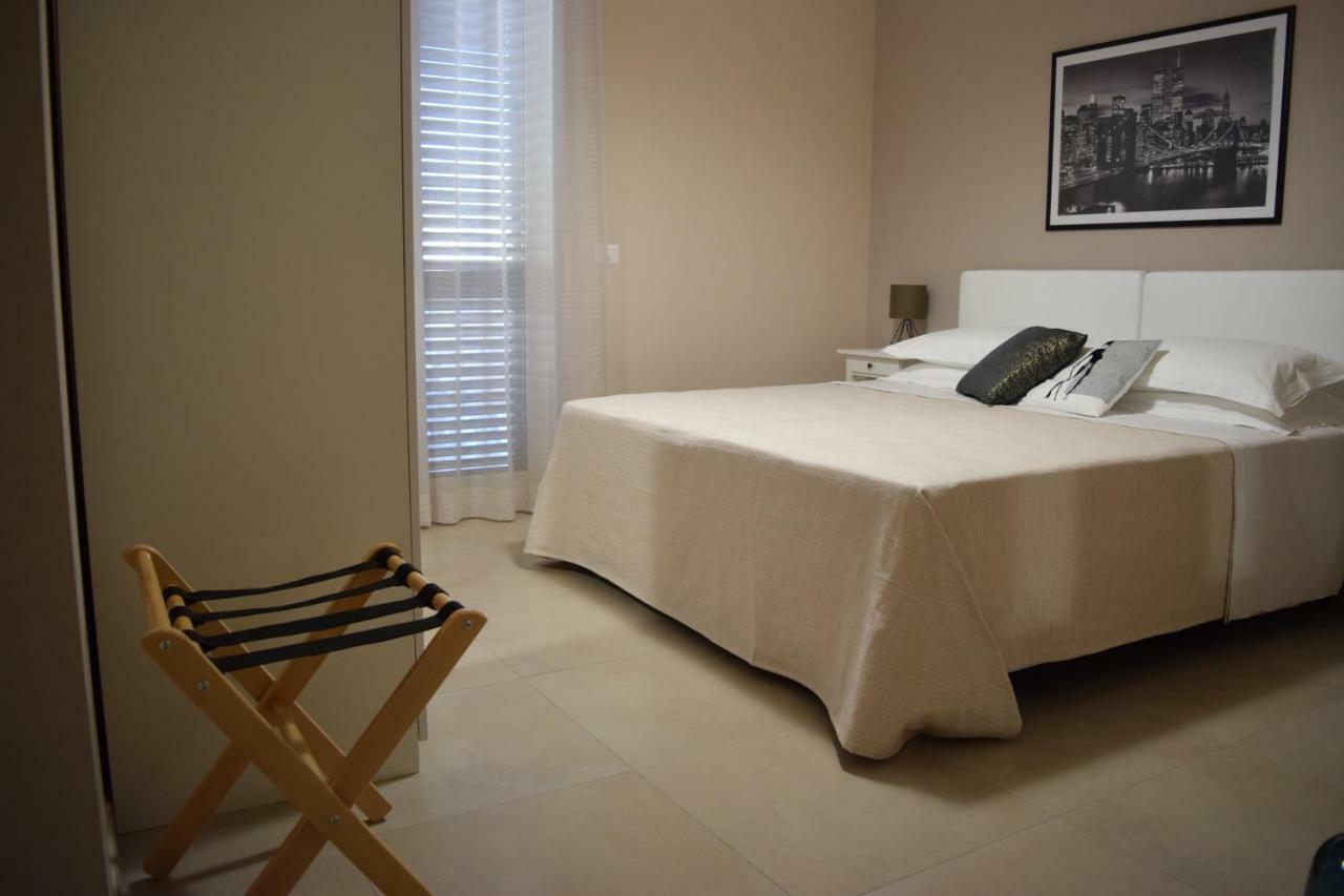 Casa Vacanze Lombardo Санта Тереза ди Рива Екстериор снимка