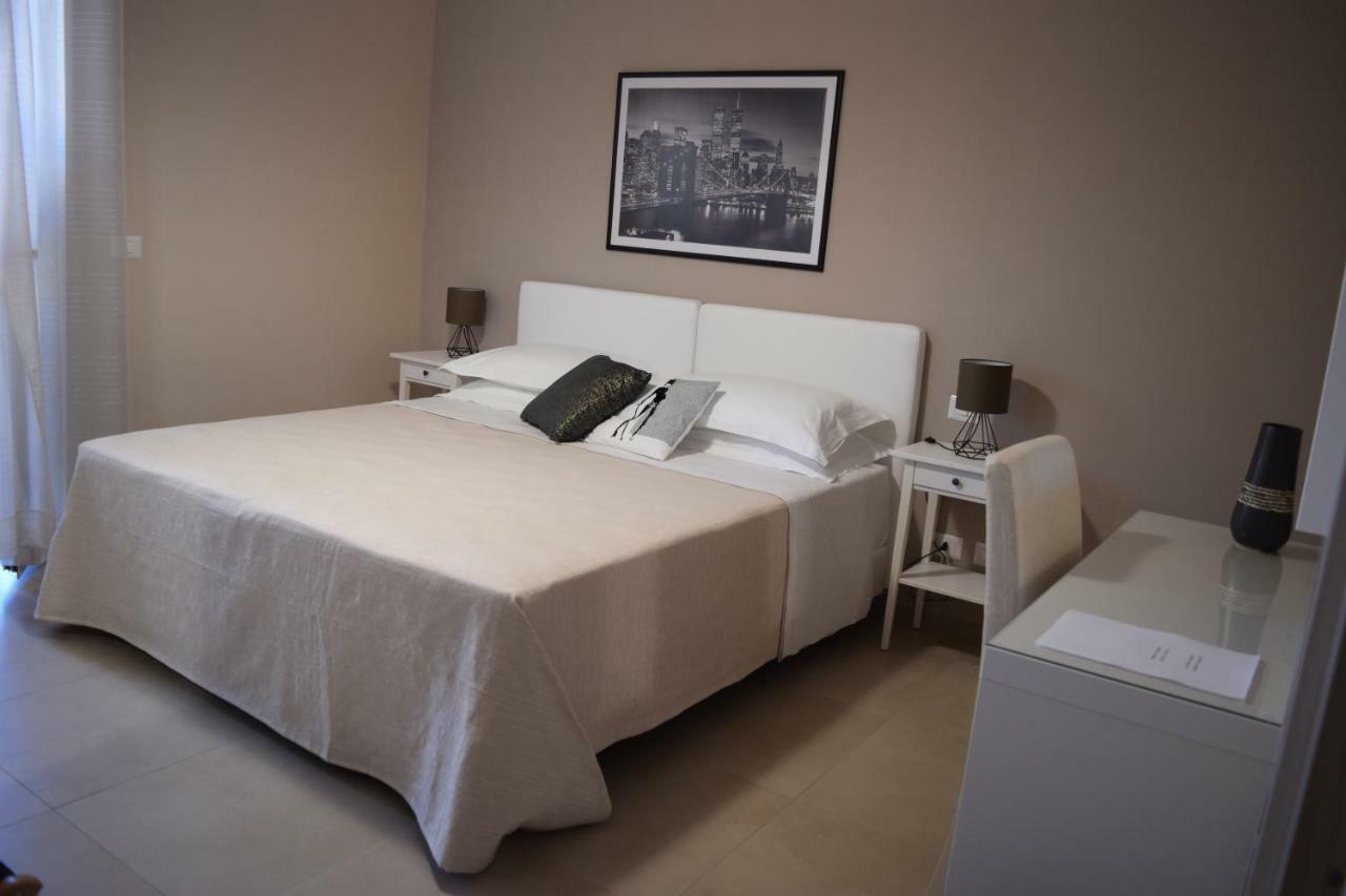 Casa Vacanze Lombardo Санта Тереза ди Рива Екстериор снимка